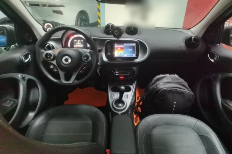 Used smart forfour 2016 0.9T 66 kW Pioneer Edition Center Console