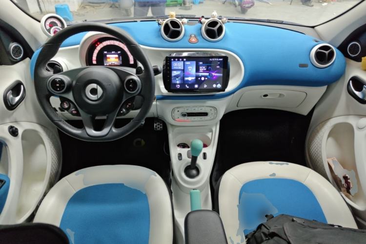 Used smart forfour 2016 0.9T 66 kW Ultimate Edition Center Console
