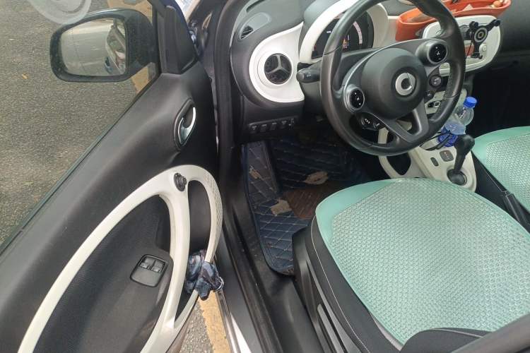 Used smart forfour 2016 1.0L 52 kW Passion Edition Driver Seat