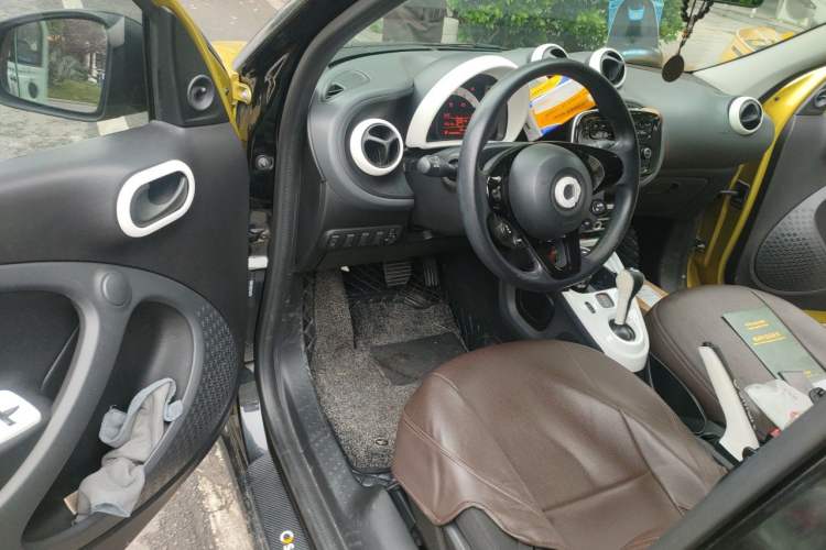 Used smart forfour 2016 1.0L 52 kW Dynamic Edition Driver Seat