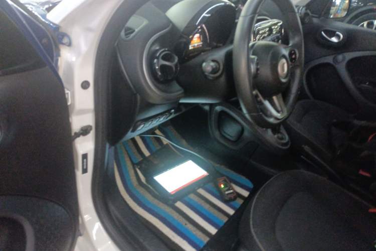 Used smart forfour 2016 1.0L 52 kW Passion Edition Driver Seat