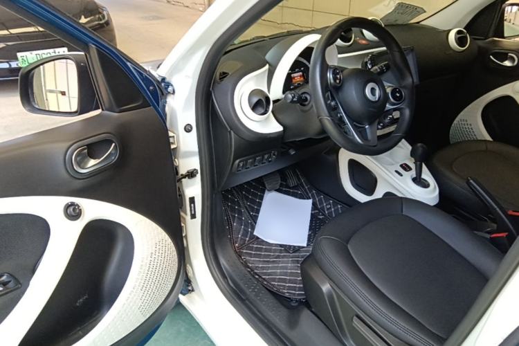 Used smart forfour 2016 1.0L 52 kW Passion Edition Driver Seat