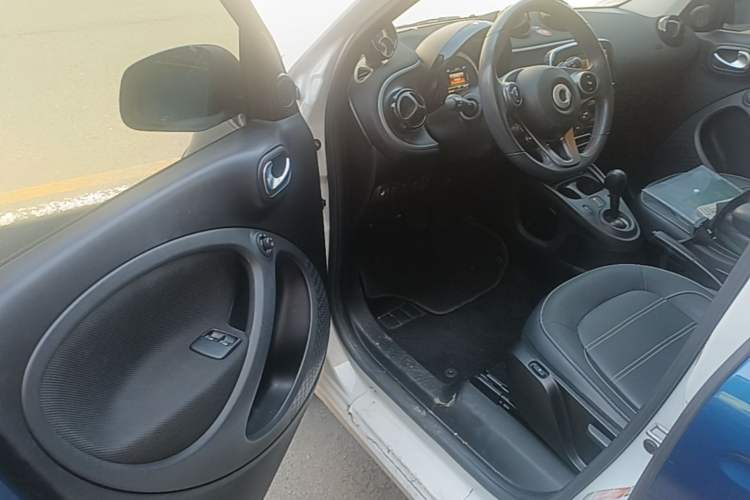 Used smart forfour 2016 0.9T 66 kW Pioneer Edition Driver Seat