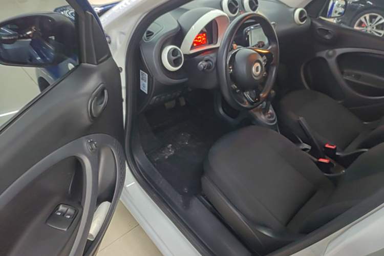 Used smart forfour 2016 1.0L 52 kW Dynamic Edition Driver Seat