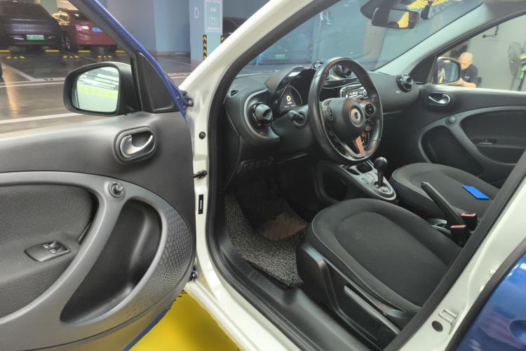 Used smart forfour 2016 1.0L 52 kW Passion Edition Driver Seat