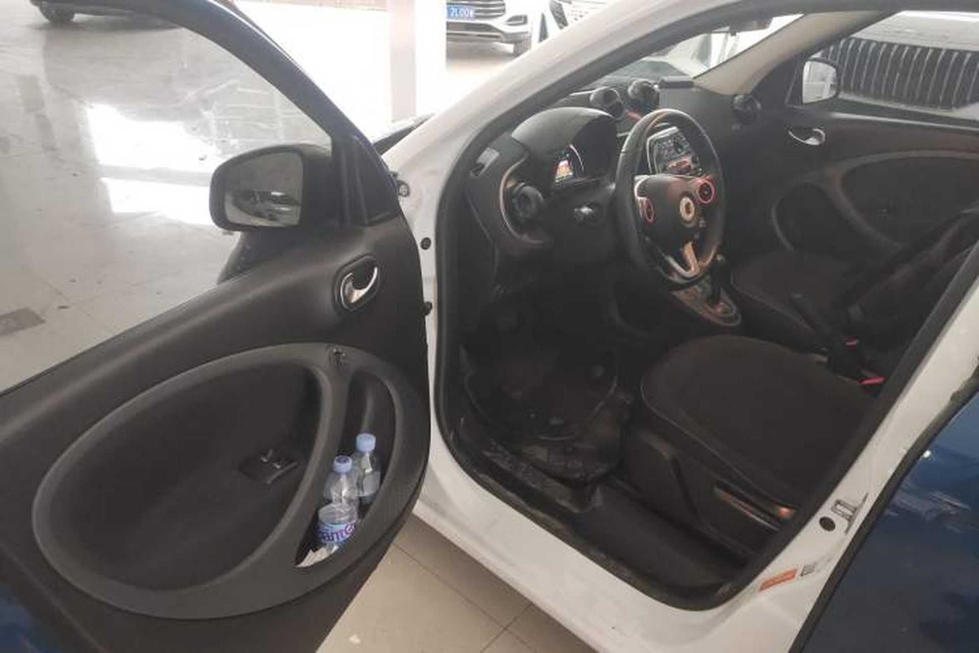 Used smart forfour 2016 1.0L 52 kW Passion Edition Driver Seat