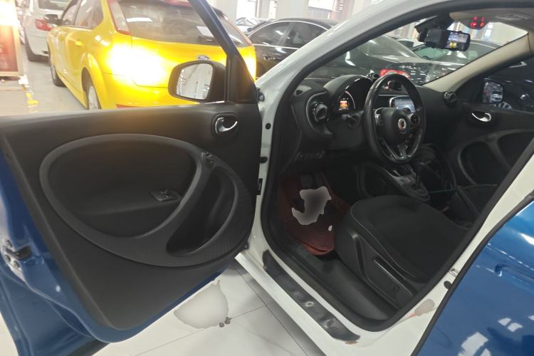 Used smart forfour 2016 1.0L 52 kW Passion Edition Driver Seat