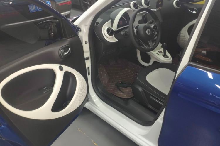 Used smart forfour 2016 1.0L 52 kW Passion Edition Driver Seat