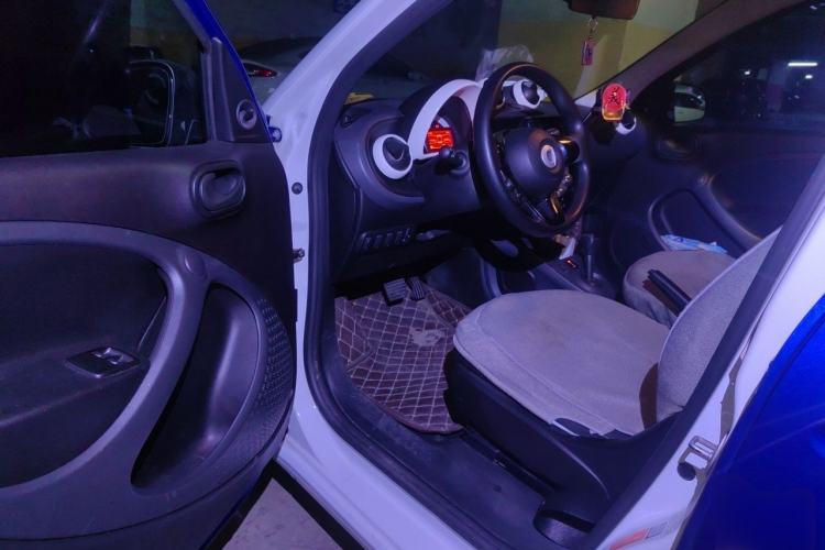Used smart forfour 2016 1.0L 52 kW Dynamic Edition Driver Seat