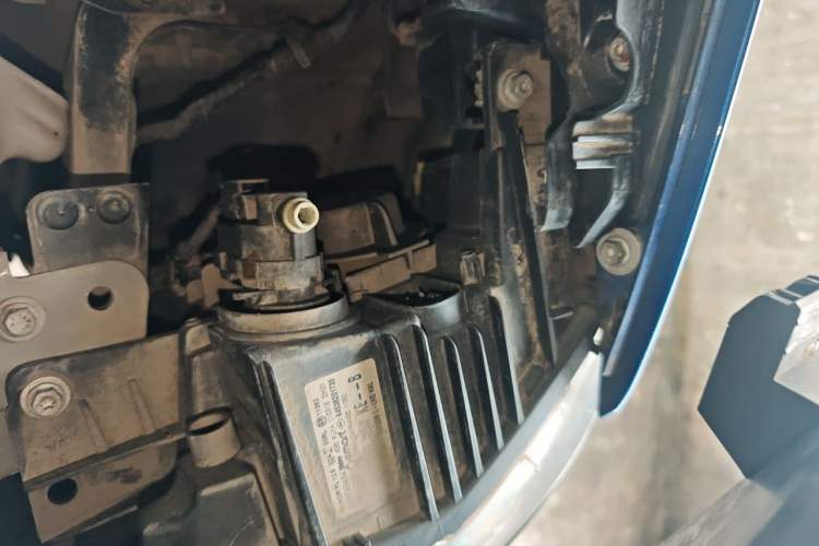 Used smart forfour 2016 1.0L 52 kW Dynamic Edition Engine Bay Left