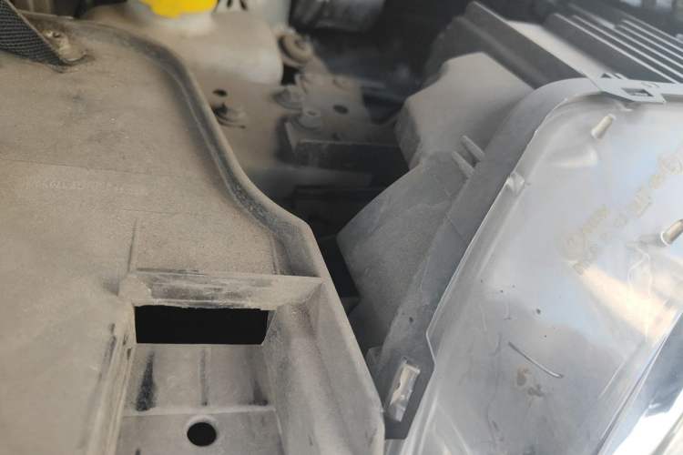 Used smart forfour 2016 1.0L 52 kW Passion Edition Engine Bay Left