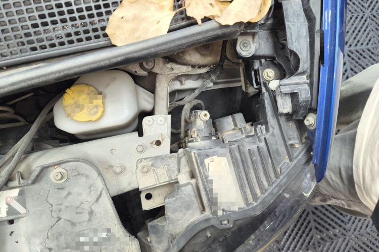 Used smart forfour 2016 1.0L 52 kW Passion Edition Engine Bay Left