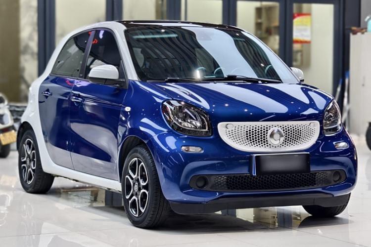 Used smart forfour 2016 0.9T 66 kW Pioneer Edition Exterior 1