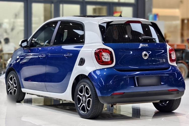 Used smart forfour 2016 0.9T 66 kW Pioneer Edition Exterior 2