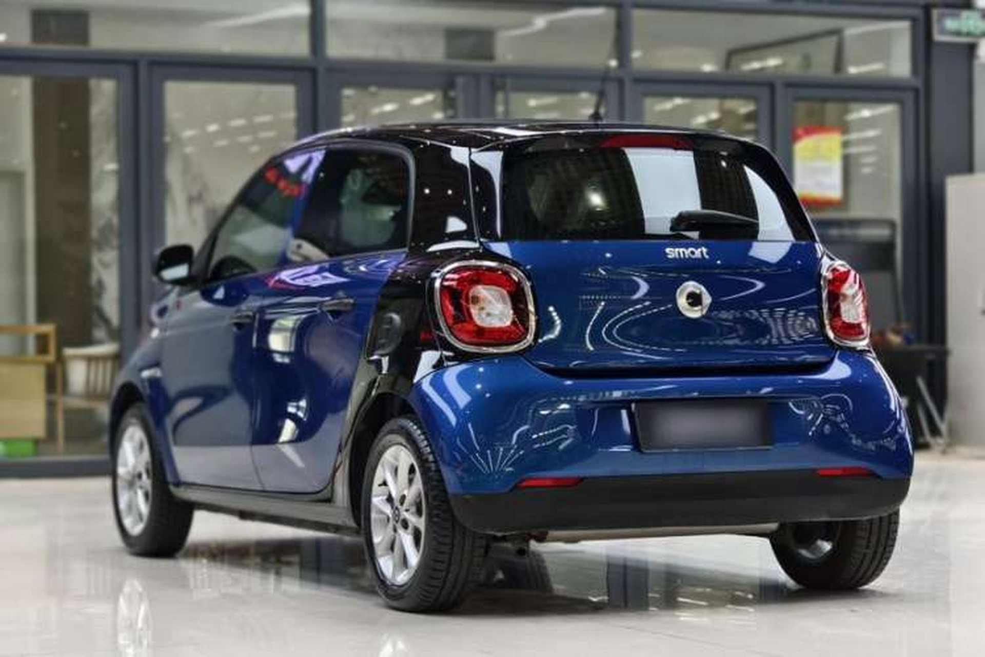 Used smart forfour 2016 1.0L 52 kW Dynamic Edition Exterior 2