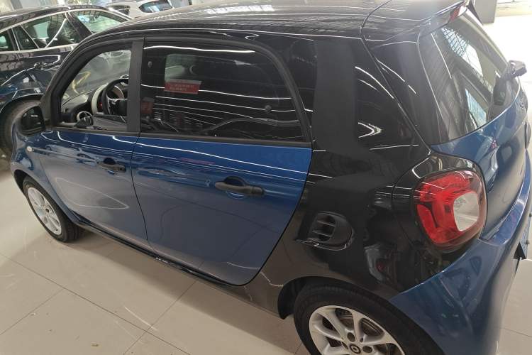 Used smart forfour 2016 1.0L 52 kW Dynamic Edition Exterior 3