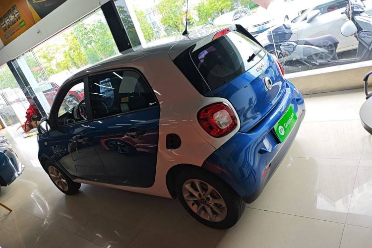 Used smart forfour 2016 1.0L 52 kW Dynamic Edition Exterior 3