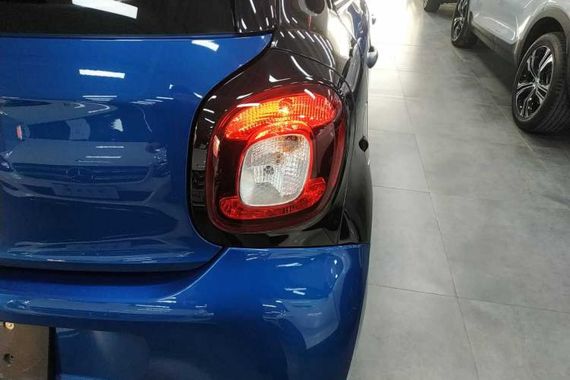 Used smart forfour 2016 1.0L 52 kW Dynamic Edition Exterior 3