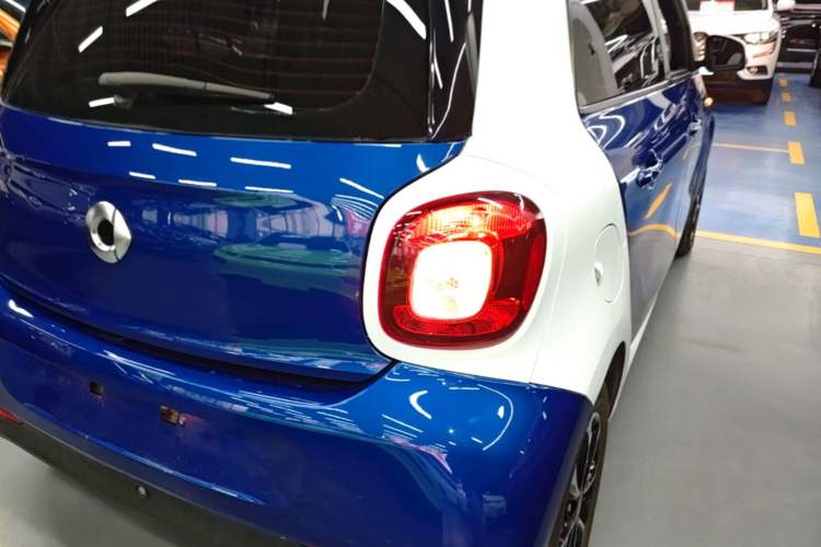 Used smart forfour 2016 1.0L 52 kW Passion Edition Exterior 3