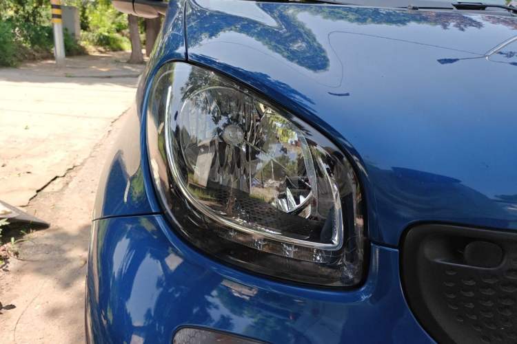 Used smart forfour 2016 1.0L 52 kW Dynamic Edition Exterior 3