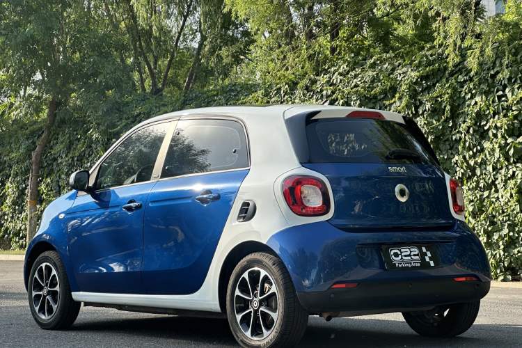 Used smart forfour 2016 1.0L 52 kW Passion Edition Exterior 3