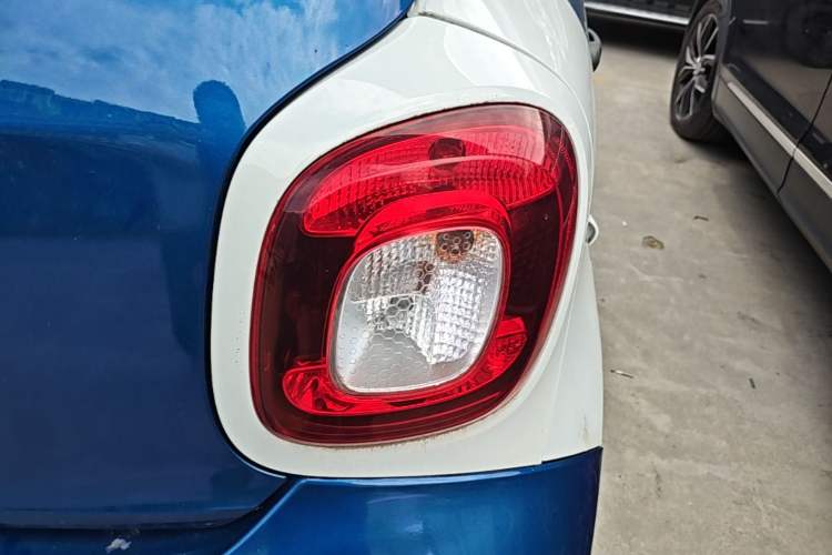 Used smart forfour 2016 1.0L 52 kW Dynamic Edition Exterior 3