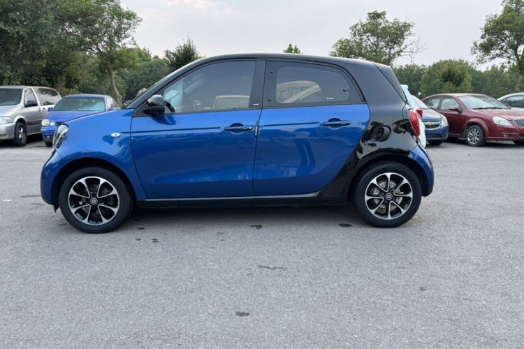 Used smart forfour 2016 1.0L 52 kW Passion Edition Exterior 4