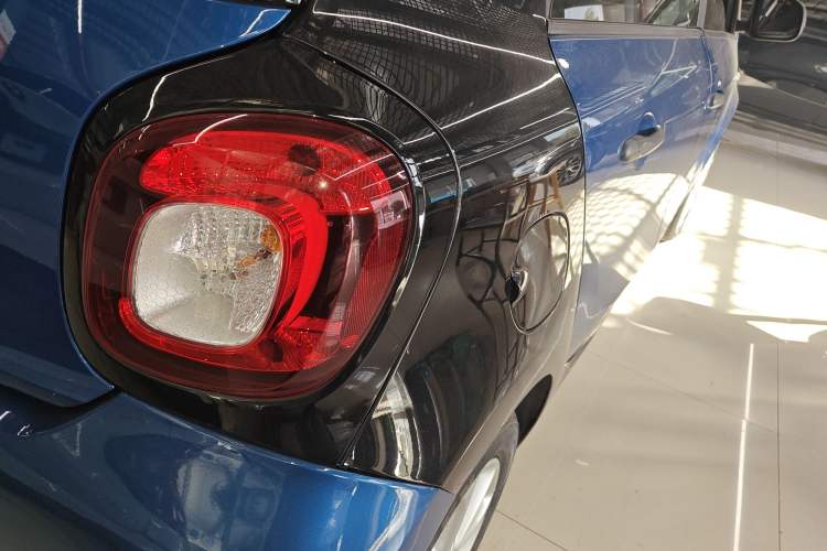 Used smart forfour 2016 1.0L 52 kW Dynamic Edition Exterior 6