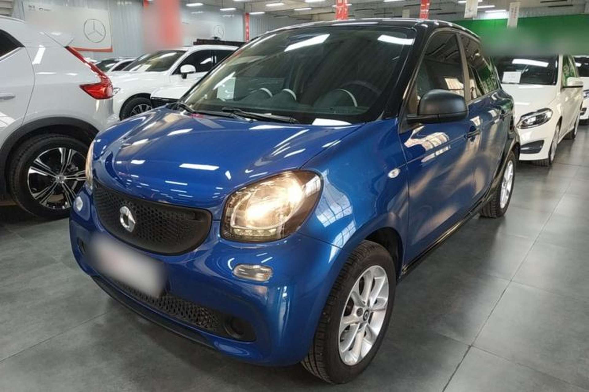 Used smart forfour 2016 1.0L 52 kW Dynamic Edition Front Left 45 Deg
