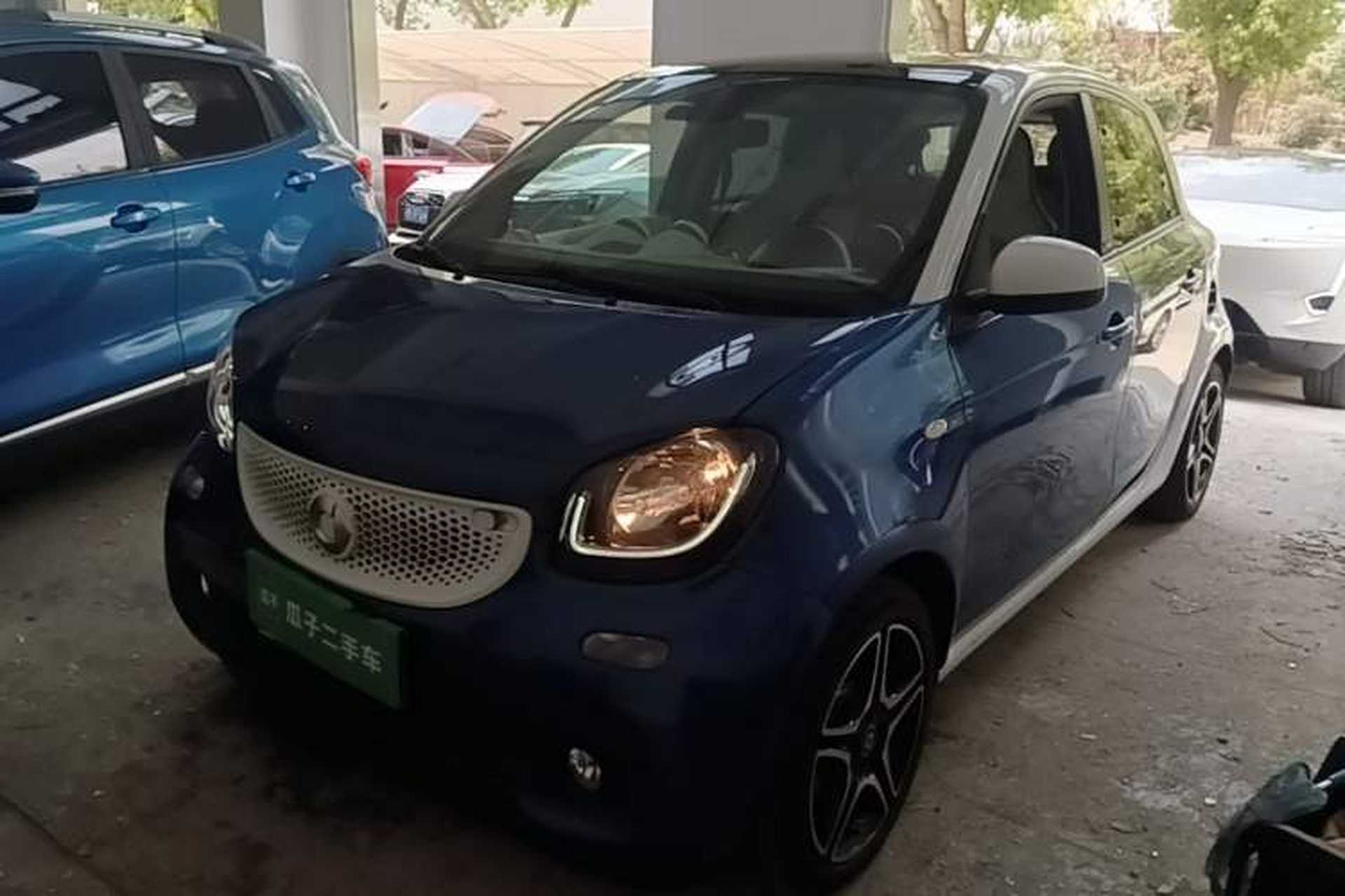 Used smart forfour 2016 0.9T 66 kW Ultimate Edition Front Left 45 Deg