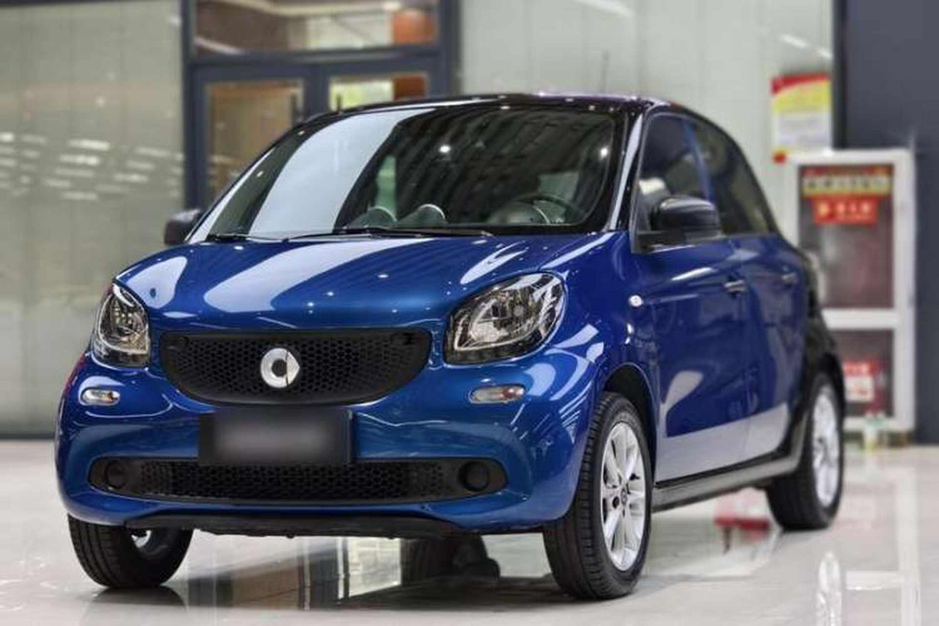 Used smart forfour 2016 1.0L 52 kW Dynamic Edition Front Left 45 Deg