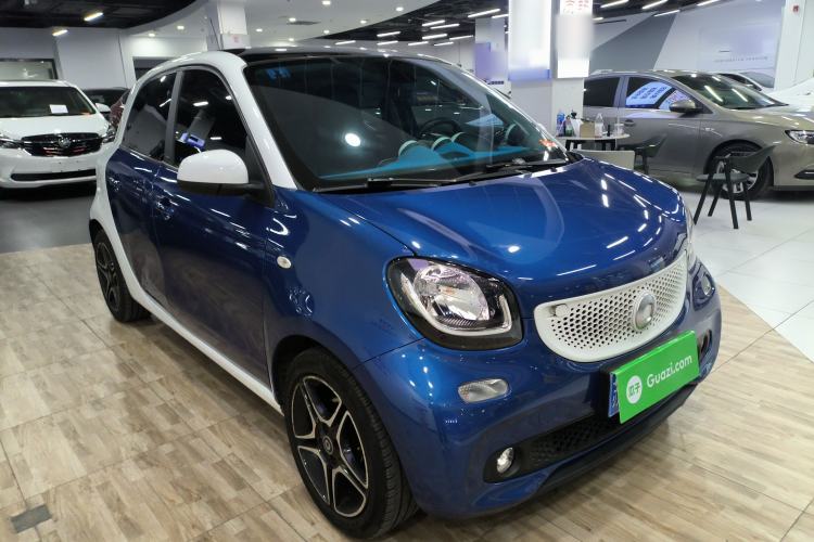 Used smart forfour 2016 0.9T 66 kW Ultimate Edition Front Right 45 Deg