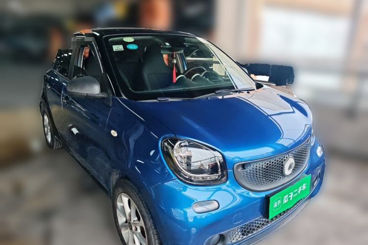 Used smart forfour 2016 1.0L 52 kW Dynamic Edition Front Right 45 Deg