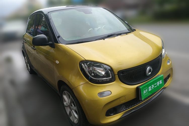 Used smart forfour 2016 1.0L 52 kW Dynamic Edition Front Right 45 Deg