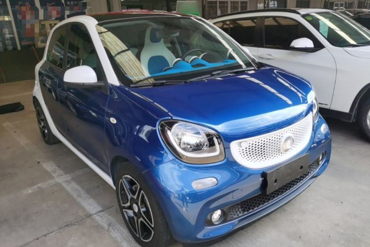 Used smart forfour 2016 0.9T 66 kW Ultimate Edition Front Right 45 Deg