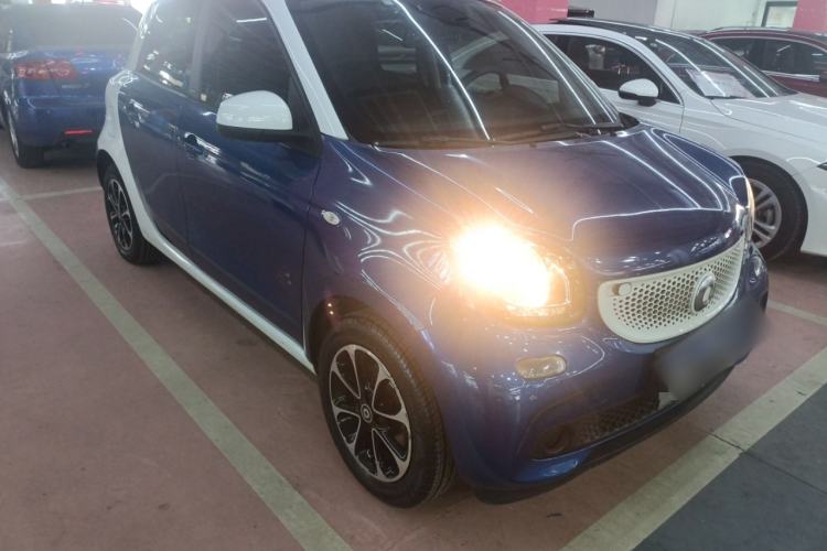 Used smart forfour 2016 1.0L 52 kW Passion Edition Front Right 45 Deg