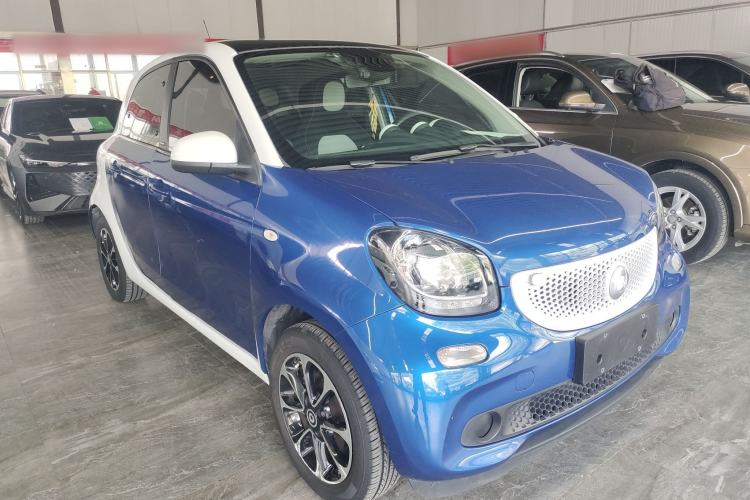 Used smart forfour 2016 1.0L 52 kW Passion Edition Front Right 45 Deg