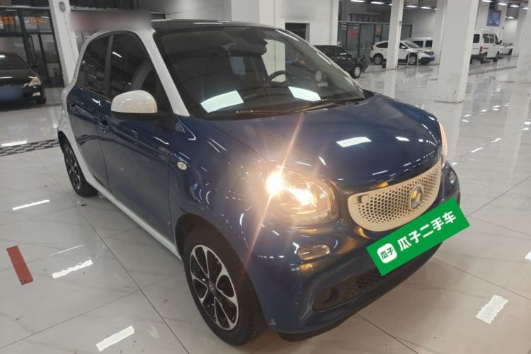 Used smart forfour 2016 1.0L 52 kW Passion Edition Front Right 45 Deg