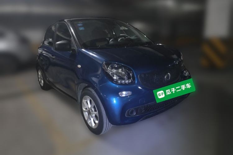 Used smart forfour 2016 1.0L 52 kW Dynamic Edition Front Right 45 Deg
