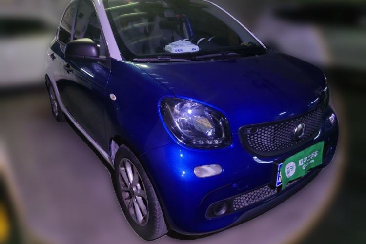 Used smart forfour 2016 1.0L 52 kW Dynamic Edition Front Right 45 Deg