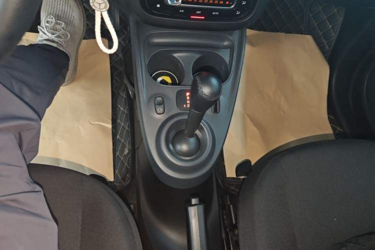 Used smart forfour 2016 1.0L 52 kW Dynamic Edition Gear Lever