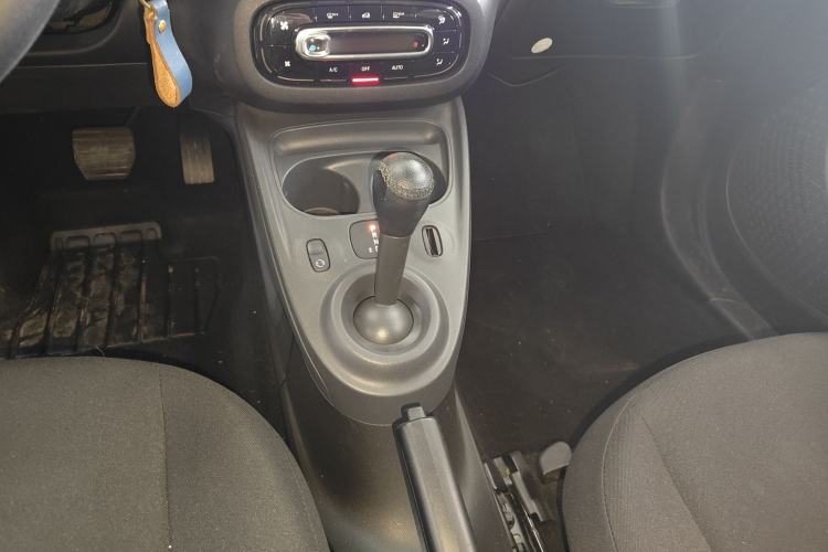 Used smart forfour 2016 1.0L 52 kW Dynamic Edition Gear Lever