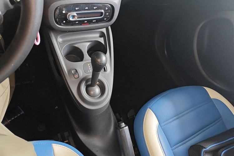 Used smart forfour 2016 1.0L 52 kW Dynamic Edition Gear Lever