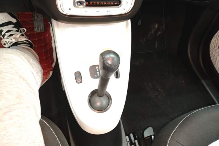 Used smart forfour 2016 1.0L 52 kW Passion Edition Gear Lever
