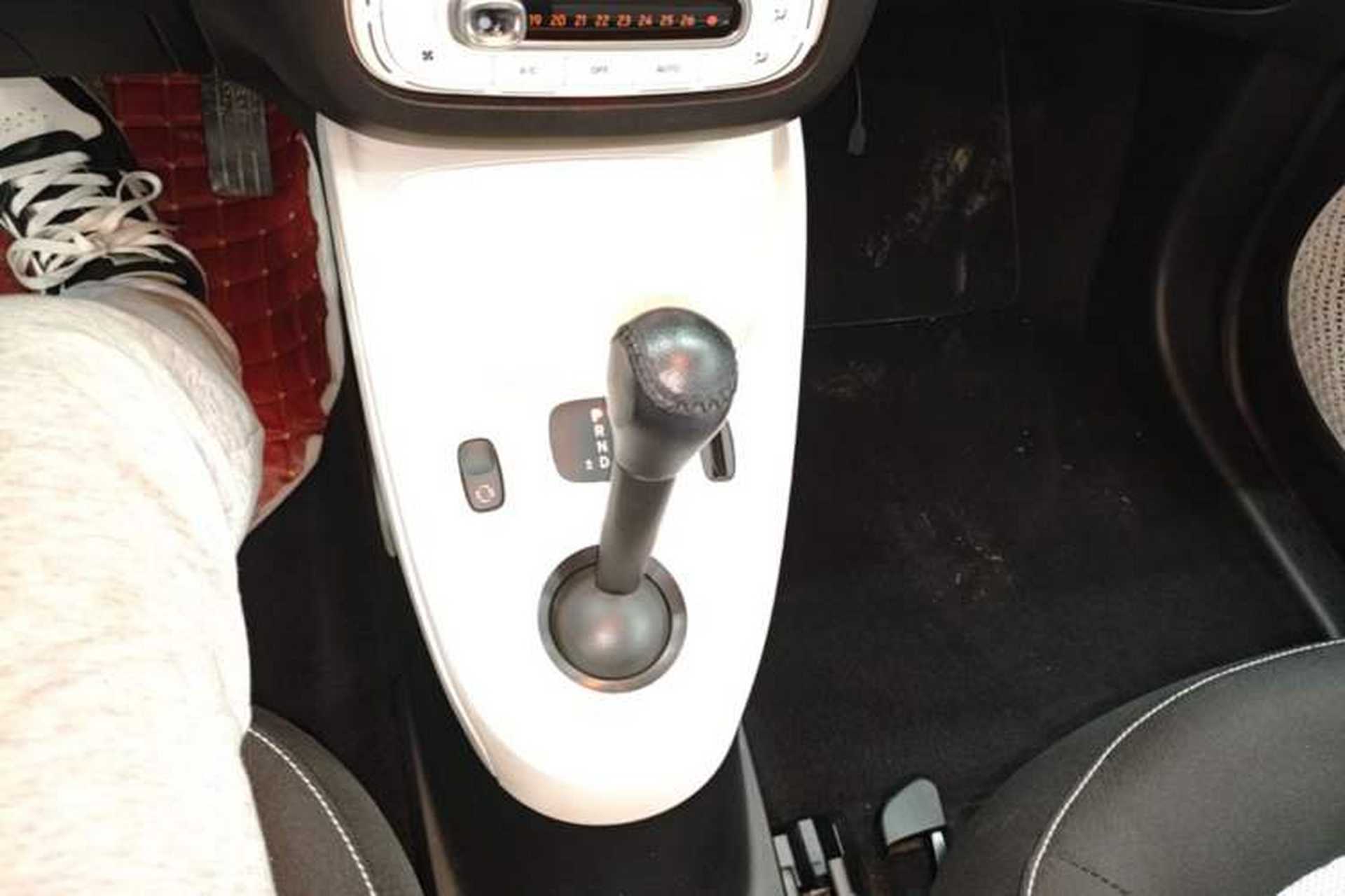 Used smart forfour 2016 1.0L 52 kW Passion Edition Gear Lever