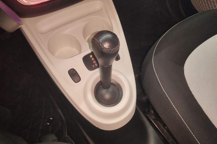 Used smart forfour 2016 1.0L 52 kW Passion Edition Gear Lever