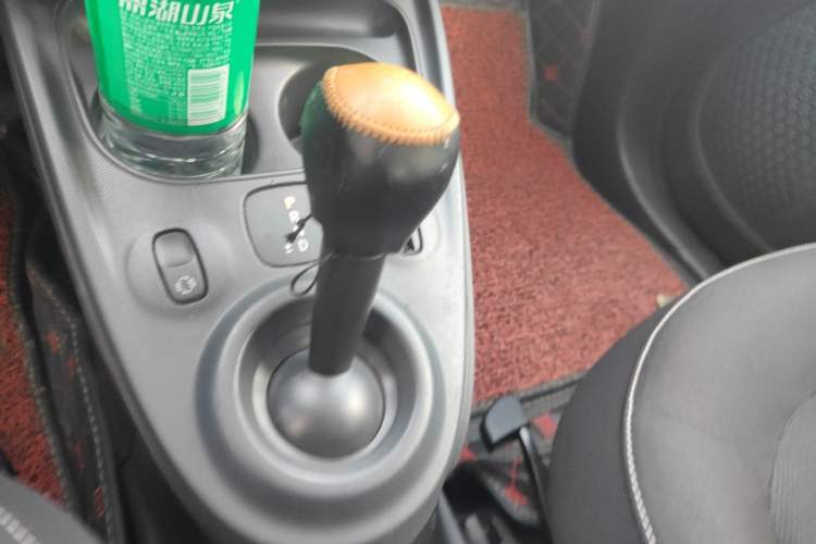 Used smart forfour 2016 1.0L 52 kW Passion Edition Gear Lever