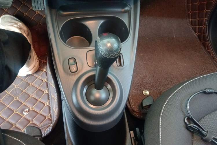 Used smart forfour 2016 1.0L 52 kW Passion Edition Gear Lever