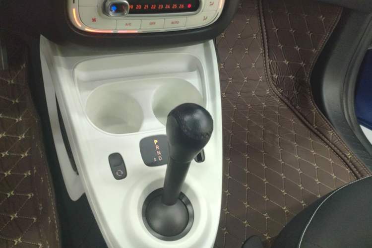 Used smart forfour 2016 1.0L 52 kW Passion Edition Gear Lever