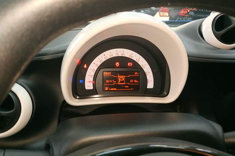 Used smart forfour 2016 1.0L 52 kW Dynamic Edition Instrument Cluster